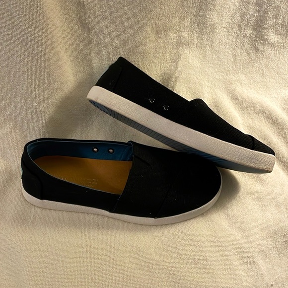 TOMS Black Canvas - Picture 2 of 5